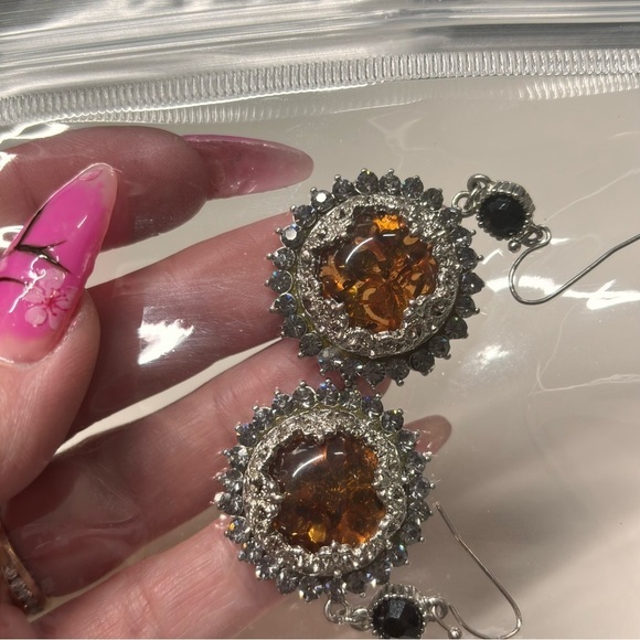Amber with rhinestone crystal super sparkly silver tone earrings - Picture 5 of 5